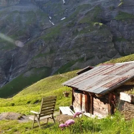 Zimmer In Uriger Rustikalen Alphuette Auf Bewirtschafteter Alp Hoch In Den Bergen, Inkl Vp Appartement Leukerbad